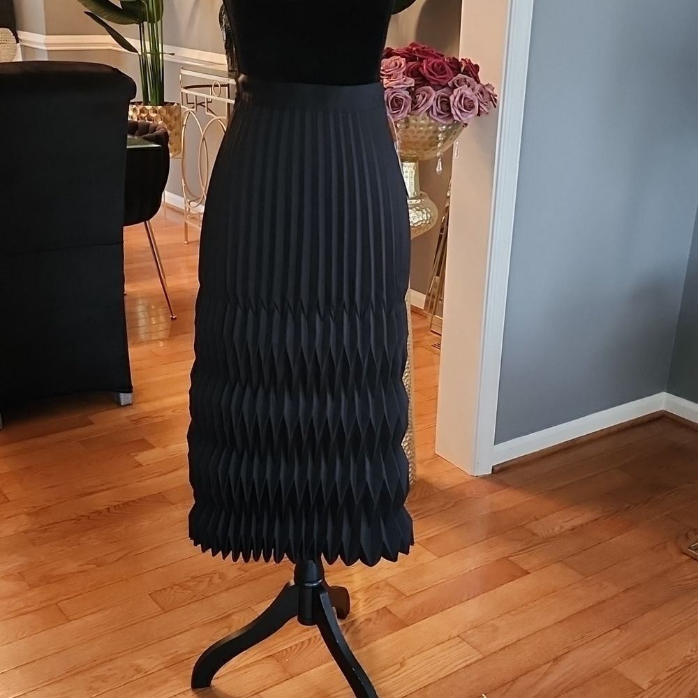 Beulah black orgami skirt sz small